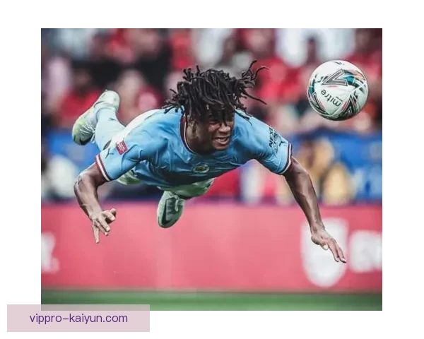 坦巴克蒂中卫风格稳健，防守表现持续提升